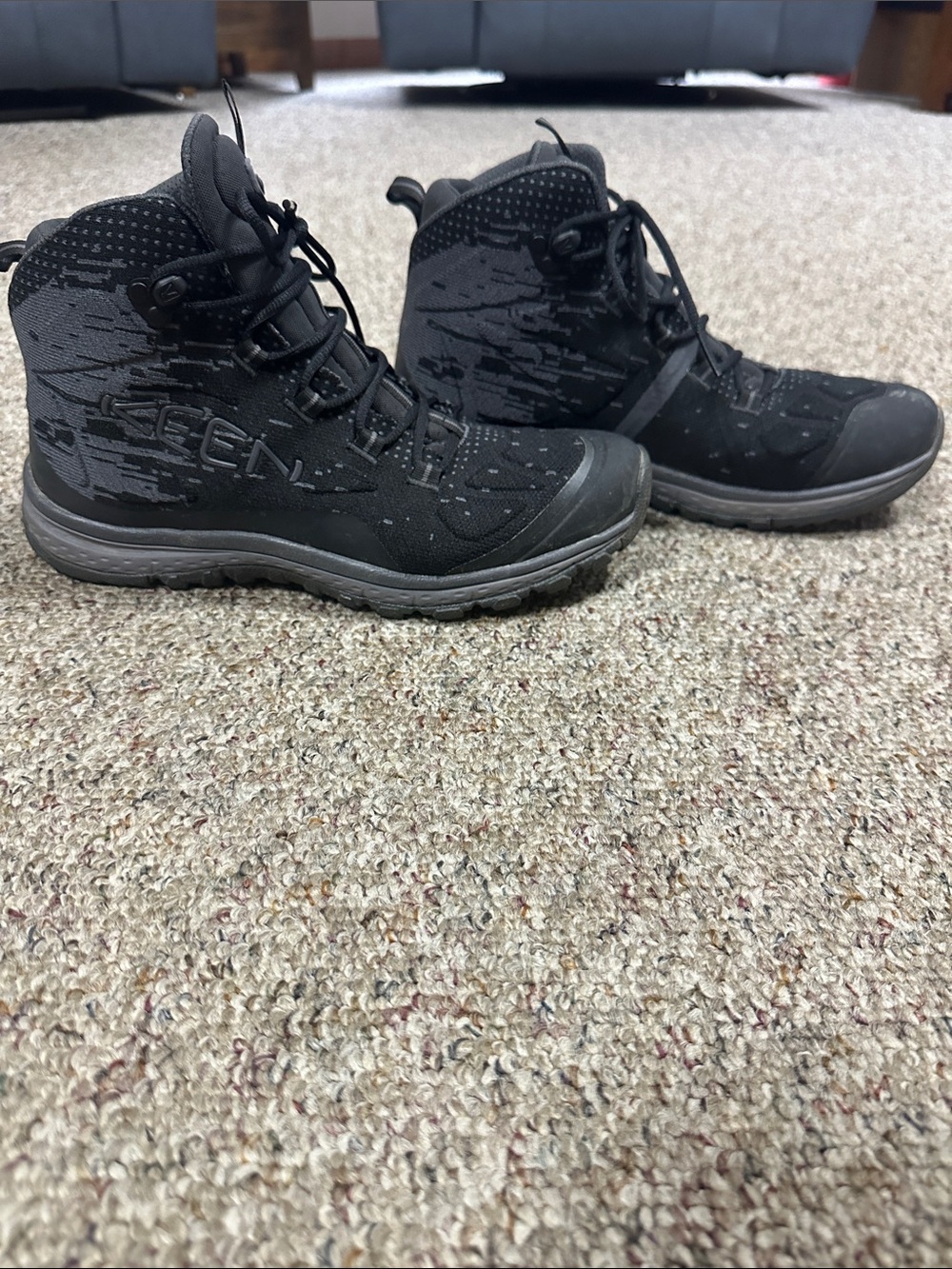 Keen Women’s Black Gray Trail-Ready Mid-Top Boots